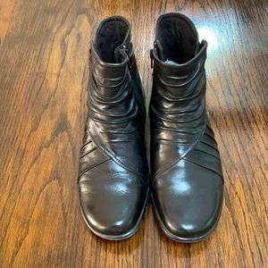 Brand new Cobb Hill black Boots.